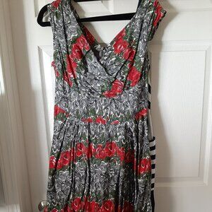 Emily and Fin Florence roses dress, size large, needs new zipper